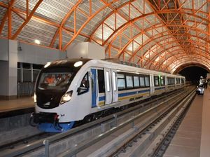 Diuji Coba, Kereta LRT Palembang Mulus Melintas di Atas Rel