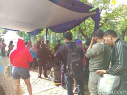 Tukar Uang Baru di Monas, Warga Rela Datang Sehabis Sahur