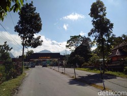 Merapi Waspada, Kendaraan Evakuasi Disiapkan di Sekolah-sekolah