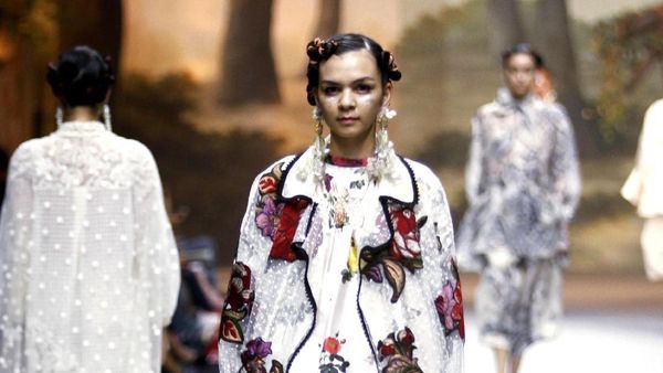 25 Koleksi Busana Terbaru Biyan Wanaatmadja