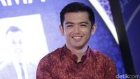 Nicky Tirta Hadapi Perceraian dengan Senyuman
