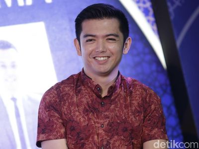 Nicky Tirta Hadapi Perceraian dengan Senyuman