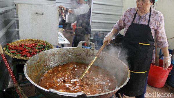 Melihat Dapur Umum Istiqlal yang Siapkan 1000 Makanan untuk Berbuka