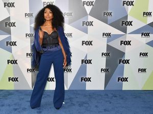 Intip Gaya Menantang Ibu Black Panther di Usia 59