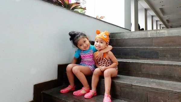 Alya dan Kiya, Cucu Indro Warkop yang Menggemaskan