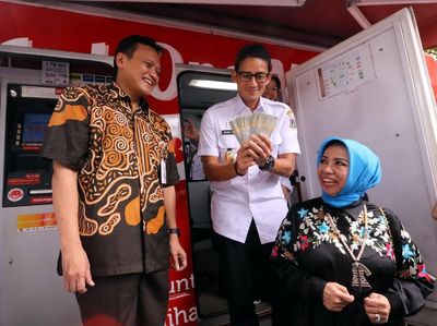 Wagub Sandiaga Uno Tinjau Penukaran Uang di Monas