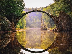 Namanya Jembatan Setan, Tapi Kok Cantik Ya