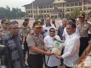 70 Ton Beras Disebar ke 12 Titik Operasi Pasar di Banten