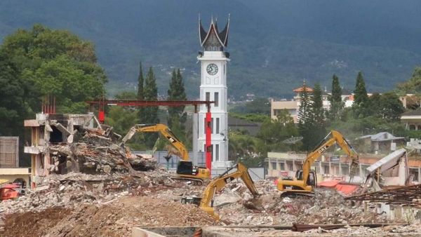 Jokowi Rombak Pasar Atas Bukittinggi yang Terbakar