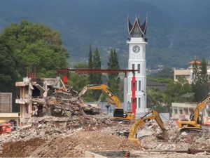 Jokowi Rombak Pasar Atas Bukittinggi yang Terbakar