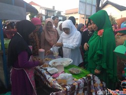 Kunjungi Rumah Sambal di Sidoarjo, Khofifah Janji Fasilitasi UMKM