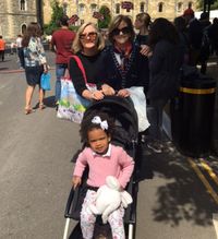 Cerita Ibu dan Anak Balitanya ke London Demi Lihat Royal Wedding