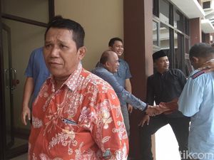 Ketua Dewan Minta Polisi Usut Penyebar Unggahan Meme Amien-Rizieq Ketua Dewan Minta Polisi Usut Penyebar Unggahan Meme Amien-Rizieq