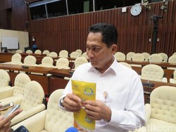 Dipegang Buwas, Ini Penampakan Beras Sachetan 200 Gram Bulog