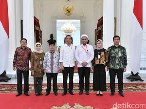 PDIP: Masuk Istana, Ngabalin Sudah Insaf PDIP: Masuk Istana, Ngabalin Sudah Insaf