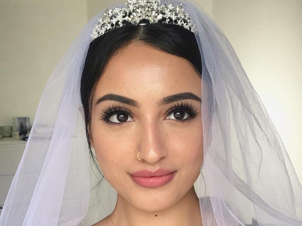 Wanita Ini Tiru Gaya Makeup Meghan Markle Saat Nikah, Hasilnya Menakjubkan Wanita Ini Tiru Gaya Makeup Meghan Markle Saat Nikah, Hasilnya Menakjubkan