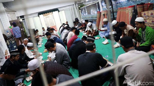 Suasana Buka Puasa di Masjid An Nahl The Icon BSD City