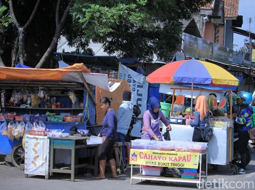 Pasar Tumpah Diprediksi Hambat Lalu Lintas Pemudik di Jabar Pasar Tumpah Diprediksi Hambat Lalu Lintas Pemudik di Jabar