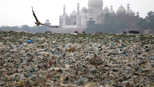 Potret Miris Keindahan Taj Mahal Dikepung Sampah