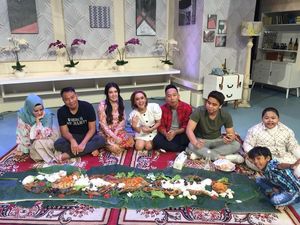 Ngeliwet Bareng hingga Rapat RT, Jadi Momen Denny Cagur Makan Bersama Kerabat