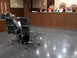 Eks Ketua PT Manado Baca Pleidoi, Menyesal Terima Suap