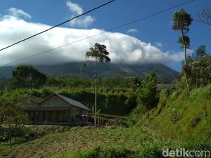 Abu Merapi Sampai Wilayah Borobudur Abu Merapi Sampai Wilayah Borobudur