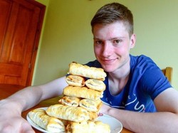 Wah, Remaja Ini Hanya Makan Sausage Roll Selama 15 Tahun!