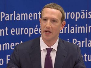 Zuckerberg Deklarasi Facebook Dalam Keadaan Perang Zuckerberg Deklarasi Facebook Dalam Keadaan Perang