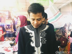 Tren Ramadan: Baju Koko Black Panther Laris Manis di Tanah Abang