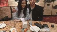 Mengintip Moment Mesra Adly Fairuz Bersama Sang Pacar Saat Kulineran