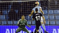 2. Maximiliano Gomez mencetak 18 gol untuk Celta Vigo di La Liga 2017/2018. Separuh dari gol itu dicetaknya lewat tandukan, membuatnya ada di posisi kedua daftar ini. (Foto: MIGUEL RIOPA/AFP)