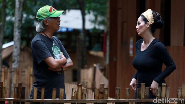 Berusia 53 Tahun, Meriam Belina tetap Seksi