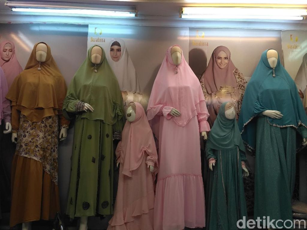 Gamis dan Khimar Diprediksi Jadi Tren Lebaran Tahun Ini Gamis dan Khimar Diprediksi Jadi Tren Lebaran Tahun Ini