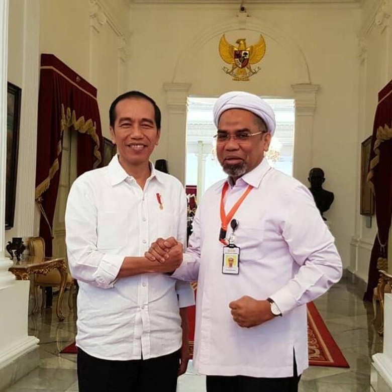 Jejak Ali Ngabalin, Timses Prabowo yang Kini di Lingkaran Jokowi Jejak Ali Ngabalin, Timses Prabowo yang Kini di Lingkaran Jokowi