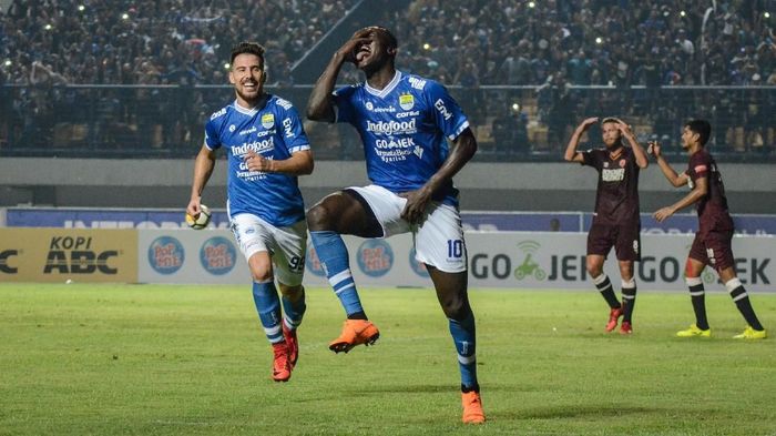 Ezechiel NDouassel dan Jonathan Bauman jadi andalan Persib Bandung di lini depan (Foto: Raisan Al Farisi/Antara Foto) Ezechiel NDouassel dan Jonathan Bauman jadi andalan Persib Bandung di lini depan (Foto: Raisan Al Farisi/Antara Foto)