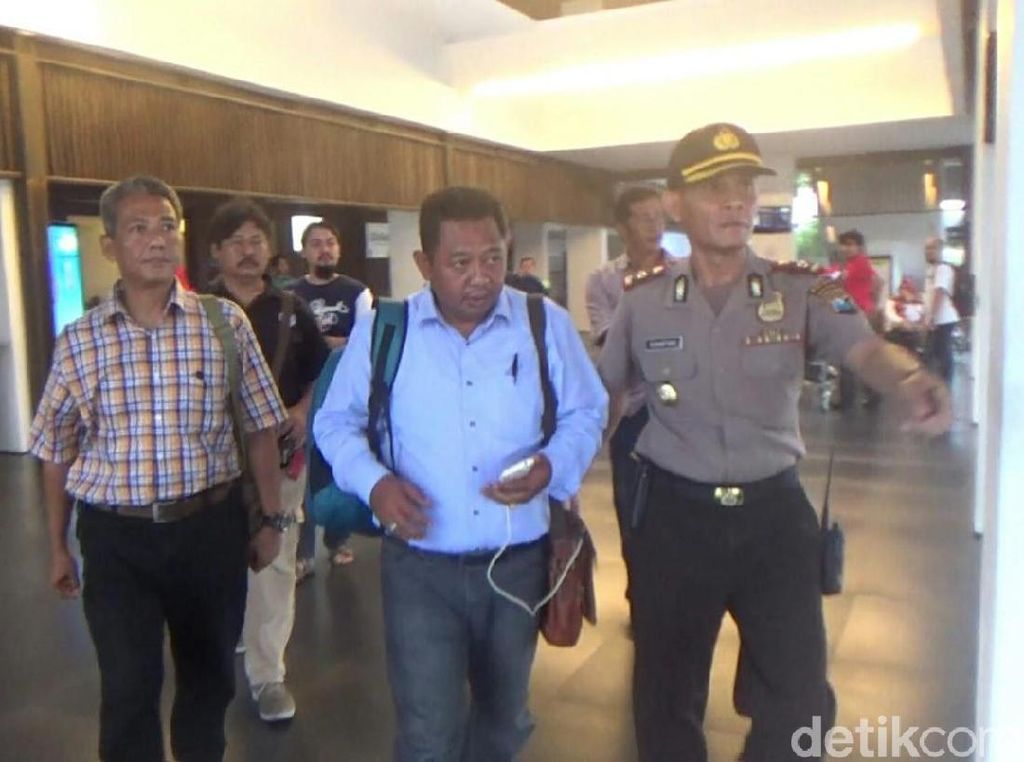 Polisi Limpahkan Kasus 2 Anggota DPRD Bercanda Bawa Bom ke PPNS Polisi Limpahkan Kasus 2 Anggota DPRD Bercanda Bawa Bom ke PPNS