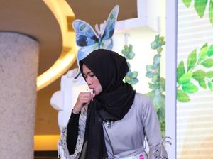 Cara Mengecilkan Perut ala Hijabers Debus Cantik Pemakan Lampu Neon