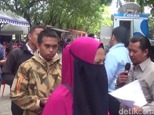 Warga Makassar Ramai-ramai Tukar Uang Jelang Lebaran