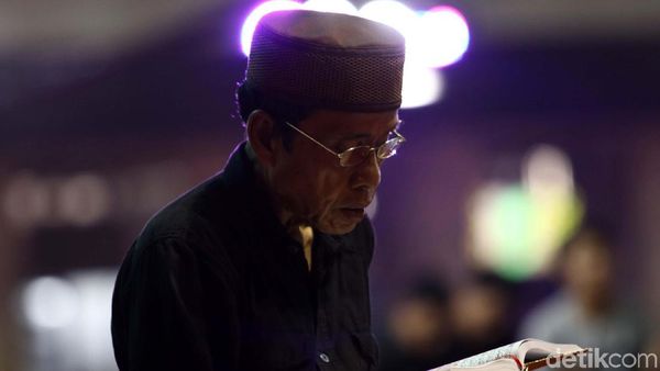 Menunggu Waktu Berbuka dengan Tadarus Alquran