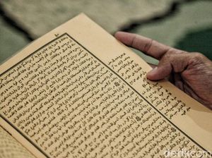 Kitab Kuning: Keunikan dan Contohnya yang Dipelajari di Pesantren Kitab Kuning: Keunikan dan Contohnya yang Dipelajari di Pesantren