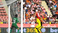 1. Cristhian Stuani dari Girona menjadi pemain paling jago mencetak gol sundulan di lima liga top Eropa musim ini. Di La Liga, ia mencetak 21 gol yang 10 di antaranya lahir lewat sundulan. (Foto: David Ramos/Getty Images)