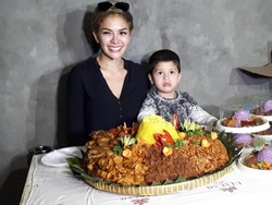 Atap Rumah Sudah Terpasang, Nikita Mirzani Syukuran