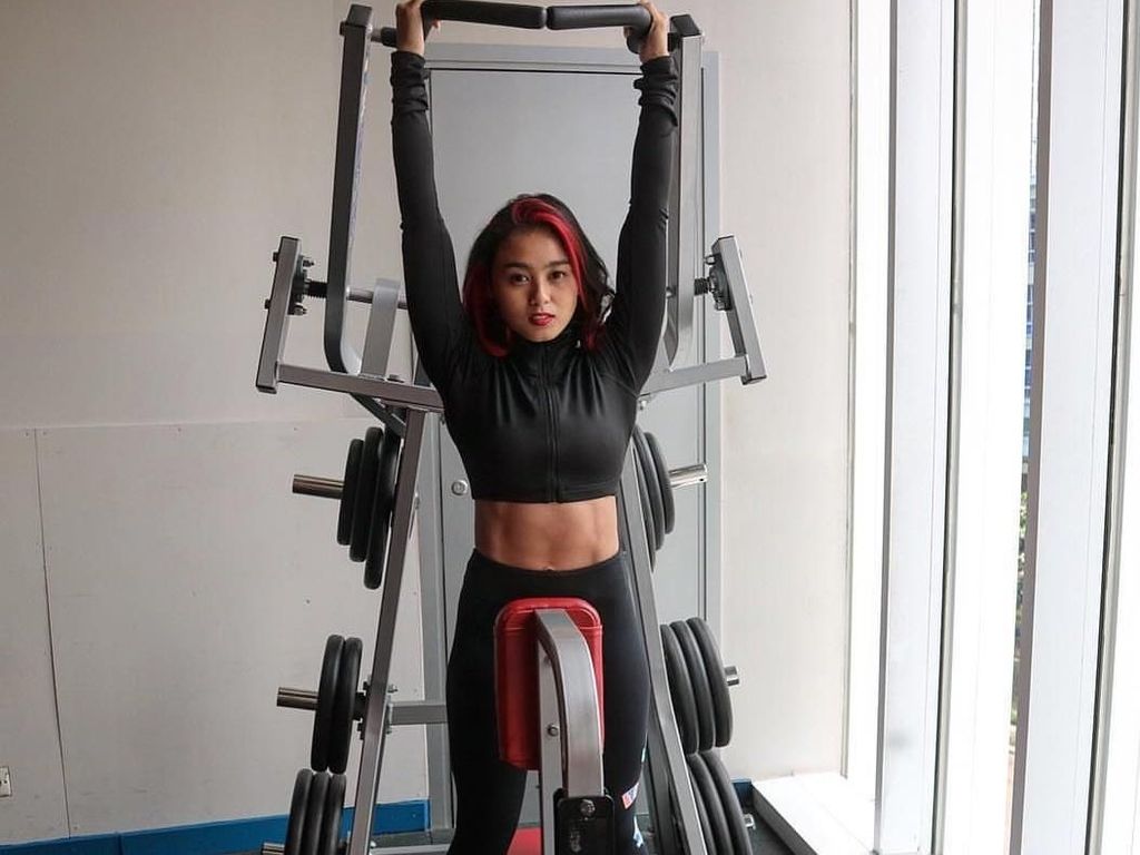 Tips Punya Perut Rata dan Sixpacks dari Youtuber Seksi Nadira Diva Tips Punya Perut Rata dan Sixpacks dari Youtuber Seksi Nadira Diva