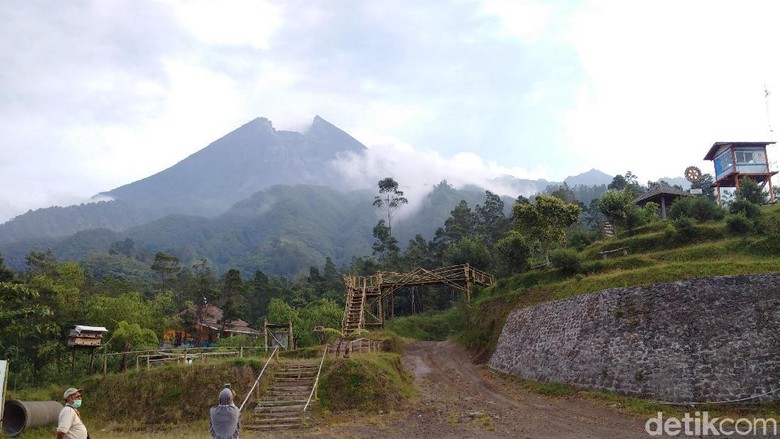 Dampak bubuk vulkanik di Gunung Merapi sudah menurun (Ristu Hanafi/detikTravel) Dampak bubuk vulkanik di Gunung Merapi sudah menurun (Ristu Hanafi/detikTravel)