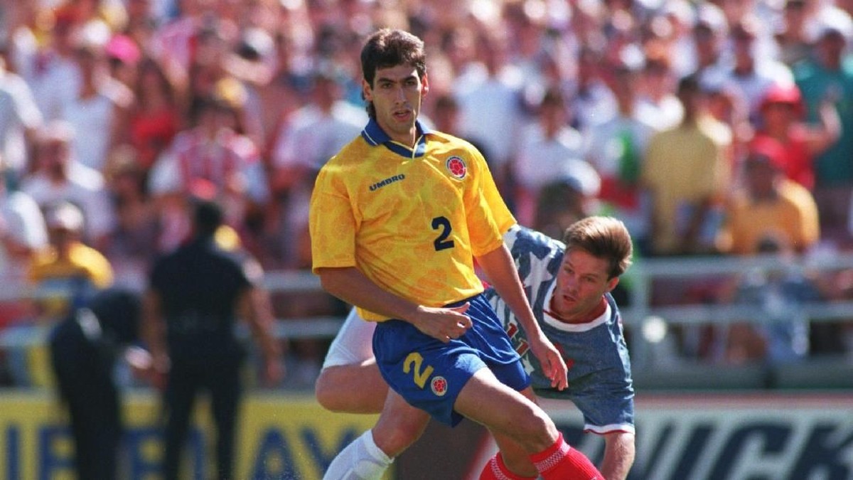 Kapten Kolombia Andres Escobar ditembak mati karena gol bunuh diri. (Foto: Shaun Botterill/ALLSPORT)