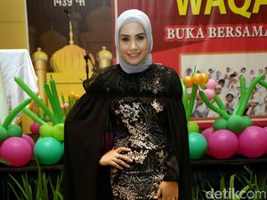 Kena Isu Prostitusi Online, Shinta Bachir Bahagia Calon Suami Menerimanya Kena Isu Prostitusi Online, Shinta Bachir Bahagia Calon Suami Menerimanya