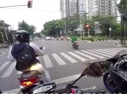 Back in Action! Viral Emak-emak Pemotor Terobos Lampu Merah Gandaria