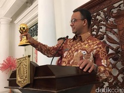 Jakarta Dianugerahi UHC Award dari Jokowi