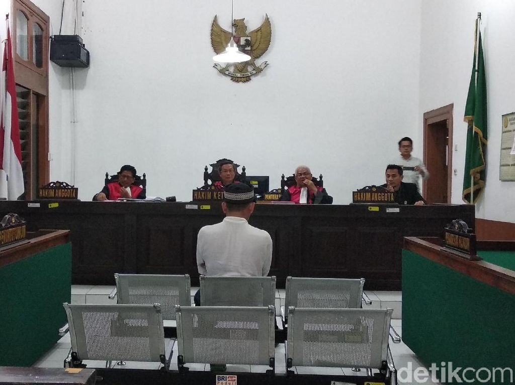 Jalan Panjang Pembunuhan Ustaz Prawoto yang Berakhir Vonis 7 Tahun Jalan Panjang Pembunuhan Ustaz Prawoto yang Berakhir Vonis 7 Tahun