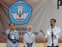 Jatuh Bangun Guru di Majalengka Ini Dapatkan Sepeda dari Jokowi